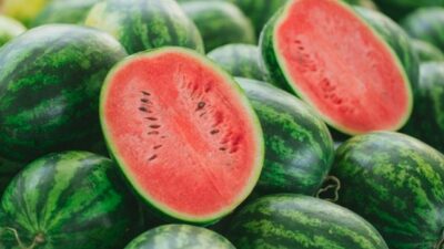 Diabetesi hingga Penderita IBS, Ini Orang yang Harus Hati-Hati Makan Semangka