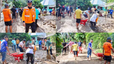Wako Pariaman mengerahkan ASN untuk gotong royong membersihkan rumah yang terdampak banjir.