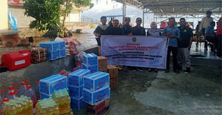 Warga Tanjung Jua–Sikaladi Terima Bantuan dari Hakim Tuah Sakato.