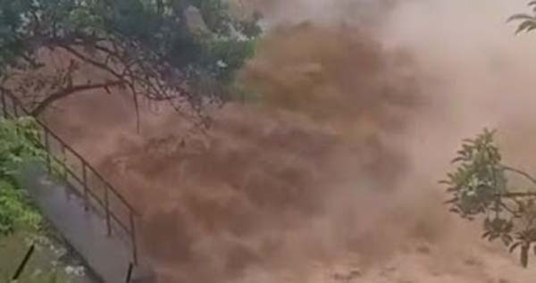 Sejumlah Aliran Sungai di Padang Meluap Lagi