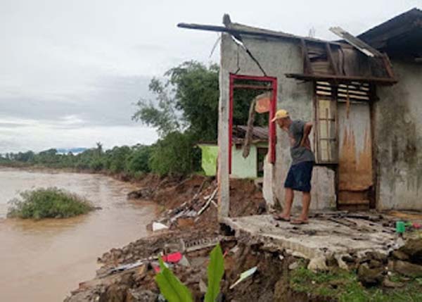 Delapan Rumah di Kecamatan Batang Anai Ambruk Diterjang Abrasi