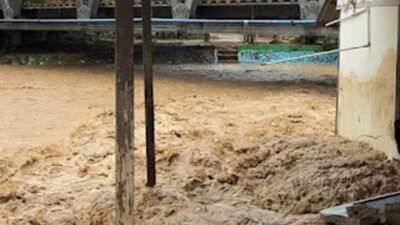 Debit air sungai di Nagari Saniangbaka naik