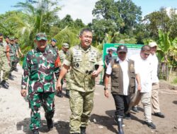 Kasad Dampingi Presiden RI Pastikan Akses Warga Pascagalodo di Sumatera Barat Pulih