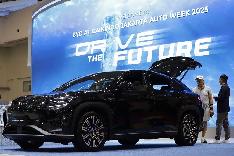 BYD Sealion 7 tarik perhatian pengunjung GJAW 2025.