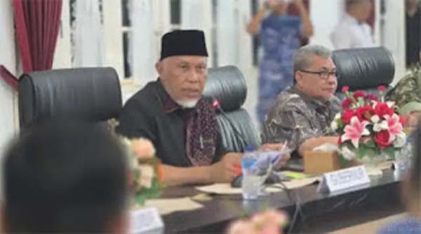 Gubernur Sumatera Barat, Mahyeldi Ansharullah, memimpin FGD