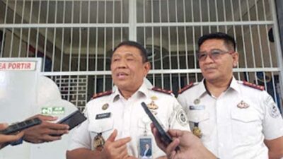 Kepala Kanwil Ditjenpas Sumatera Barat, Kunrat Kasmiri didampingi Kepala Lapas Padang.