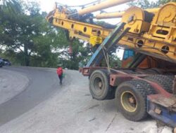 Kelok Banto Rawan Kecelakaan, Truk Hampir Masuk Jurang