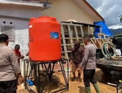 Brimob Dirikan MCK dan Ball Tank Air di Desa Huta Godang dan Garoga