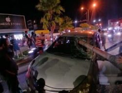 Laka Lintas Padang, Tiang Listrik Jatuh Timpa Minibus