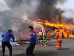 Damkar Jambi Padamkan Api, Kerugian Ratusan Juta