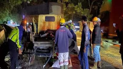 Mobil Box Tabrak Truk di Lubukkilangan, Arus Lalu Lintas Lancar