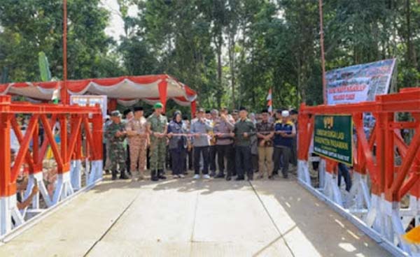 Resmikan Jembatan Bailey Sungai Lasi, Bupati Welly Suhery Apresiasi Kolaborasi Pusat dan TNI