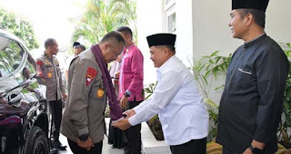 Bupati Agam Benni Warlis, menyambut secara resmi Dankorbrimob