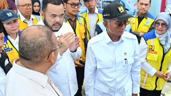 Wali Kota Padang Fadly Amran mendampingi Menteri Pekerjaan Umum