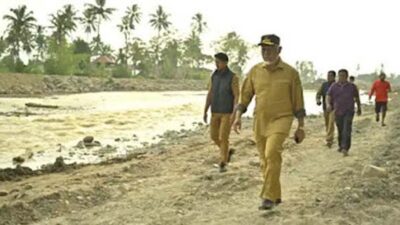 Gubernur Sumbar Tinjau Pembenahan Sungai Gunung Nago