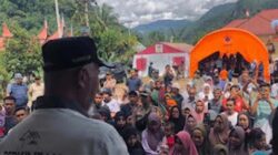 Gubernur Sumatera Barat bertemu dan berdialog dengan pengungsi korban bencana.