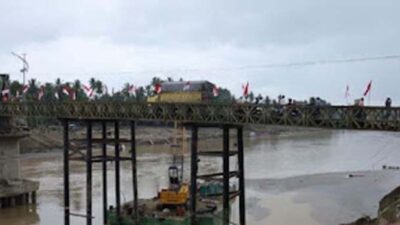 Jembatan darurat Krueng Tingkem di Bireuen, Aceh dibuka setelah jalur ini sempat terputus.