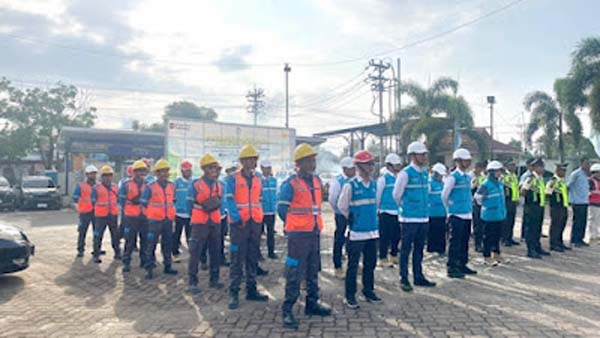PLN UP3 Solok gelar apel peringatan Bulan K3 Nasional.