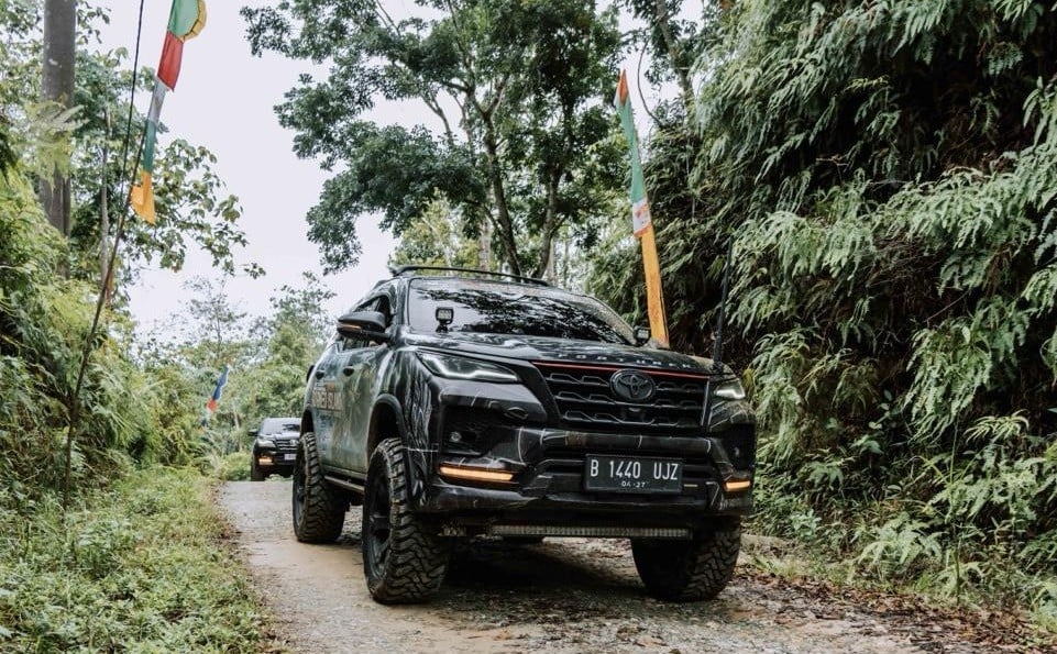 Menutup akhir 2025, komunitas Toyota Fortuner Club of Indonesia (ID42NER) menggelar touring Discover Borneo Island.