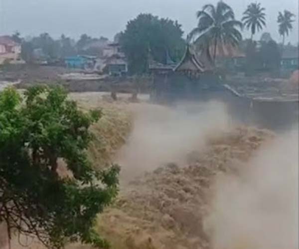 Debit air sungai di daerah Gunung Nago Kota Padang meningkat drastis