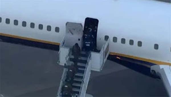 Nicolas Maduro dan istrinya tiba di New York menggunakan pesawat Amerika Serikat