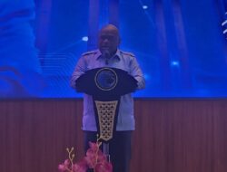 Natalius Pigai Soroti Pejabat yang Takut pada Rakyat: “Berarti Ada Salah”