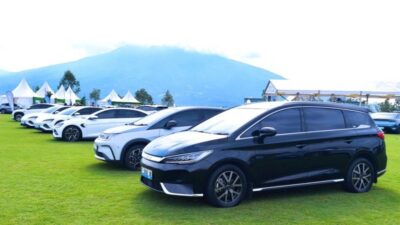 Berikut lima tips berkendara aman di hari pertama kerja usai libur panjang, Senin (5/1/2026).