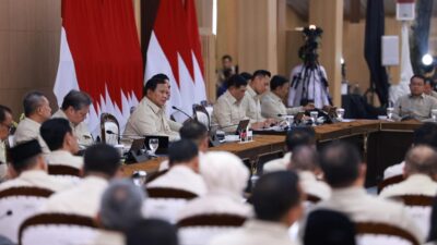 Presiden Prabowo Subianto saat memberikan sambutan dalam taklimat bersama menteri dan wakil menteri di Hambalang, Bogor, Jawa Barat, Selasa (6/1/2026).