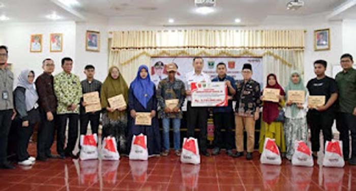 Kemensos Serahkan Santunan.