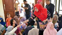 Bupati Agam dampingi Tim Indo Jalito dan Gebu Minang Peduli salurkan bantuan.