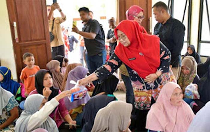 Bupati Agam dampingi Tim Indo Jalito dan Gebu Minang Peduli salurkan bantuan.