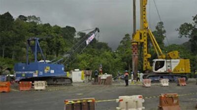 Gubernur Sumbar Pantau Langsung Proyek Jembatan Silaing, Arus Lalu Lintas Ditargetkan Normal