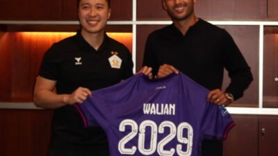 Performa Moncer, Ezra Walian Dipertahankan Persik dengan Kontrak Baru
