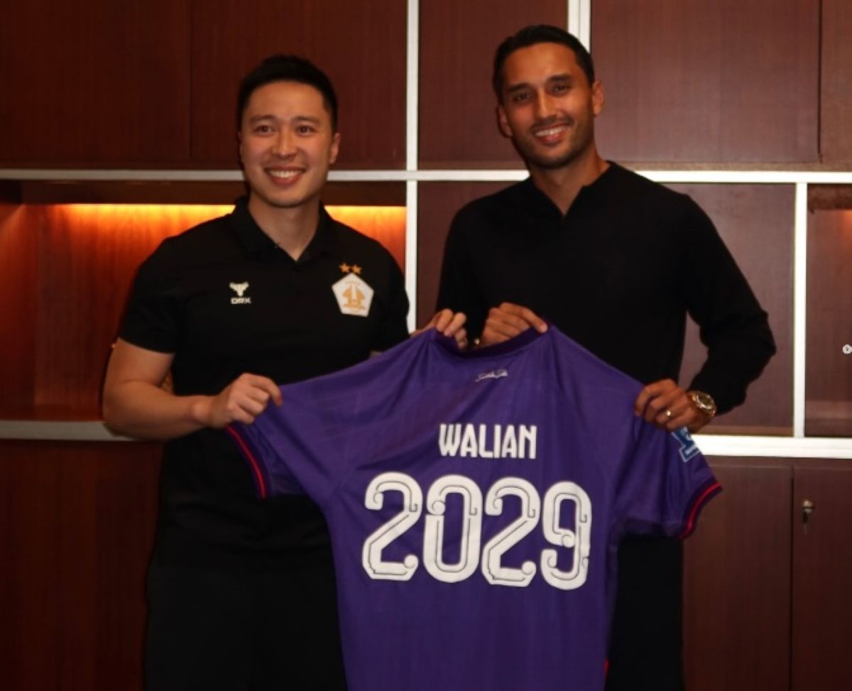 Ezra Walian perpanjang kontrak di Persik Kediri.