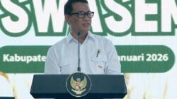 Menteri Pertanian Amran Sulaiman saat memberikan sambutan dalam acara pengumuman swasembada pangan di Karawang, Jawa Barat, Rabu (7/1/2026).