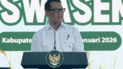Menteri Pertanian Amran Sulaiman saat memberikan sambutan dalam acara pengumuman swasembada pangan di Karawang, Jawa Barat, Rabu (7/1/2026).