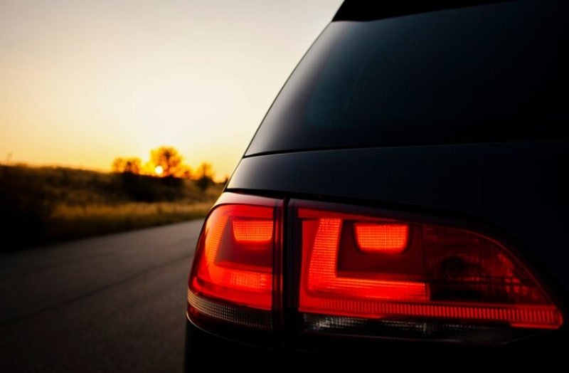 Mengapa Lampu Rem Berwarna Merah? Ini Alasannya.