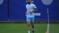 Layvin Kurzawa resmi latihan bareng Persib Bandung.