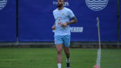 Layvin Kurzawa resmi latihan bareng Persib Bandung.