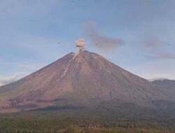 PVMBG, Gunung Semeru Kembali Erupsi, Warga Diminta Jauhi Besuk Kobokan