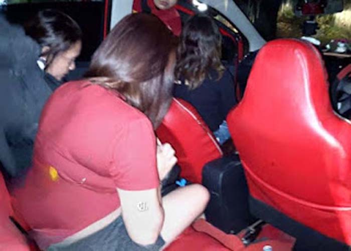 Satuan Polisi Pamong Praja (Satpol PP) Kota Padang menertibkan tempat hiburan.