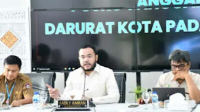 Wali Kota Padang, Fadly Amran, sedang menyampaikan.