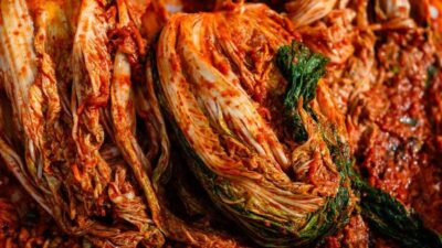 Kimchi jika dikonsumsi setiap hari bisa meningkatkan imunitas tubuh.