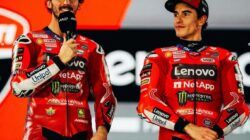 Dua pembalap Tim Ducati Lenovo, Marc Marquez dan Francesco Bagnaia.