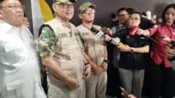Menteri Haji dan Umrah, Mohammad Irfan Yusuf (Gus Irfan saat memberikan keterangan pers terkait diklat petugas haji 2026 di Asrama Haji Pondok Gede, Jakarta, Minggu (11/1/2026).