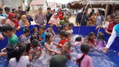 Air bersih untuk warga kerjasama PLN dan Polda Sumbar.