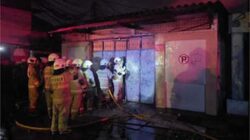 Kebakaran lapak konveksi di Tambora, Jakbar