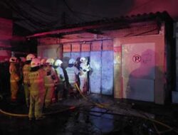 Bangunan Konveksi di Jembatan Lima Terbakar Dini Hari