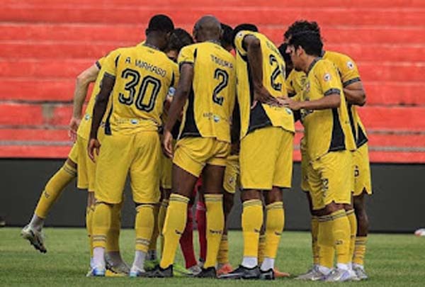 Pemain Semen Padang FC jelang laga ujicoba lawan tim lokal Sumbar.