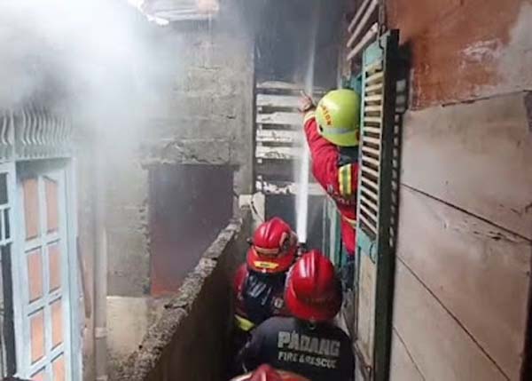 Kebakaran Terjadi di Jalan Jati Padang Timur